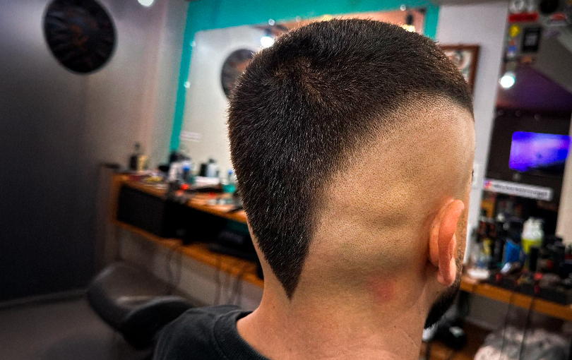 Desvende as tendências para corte de cabelo masculino em 2025