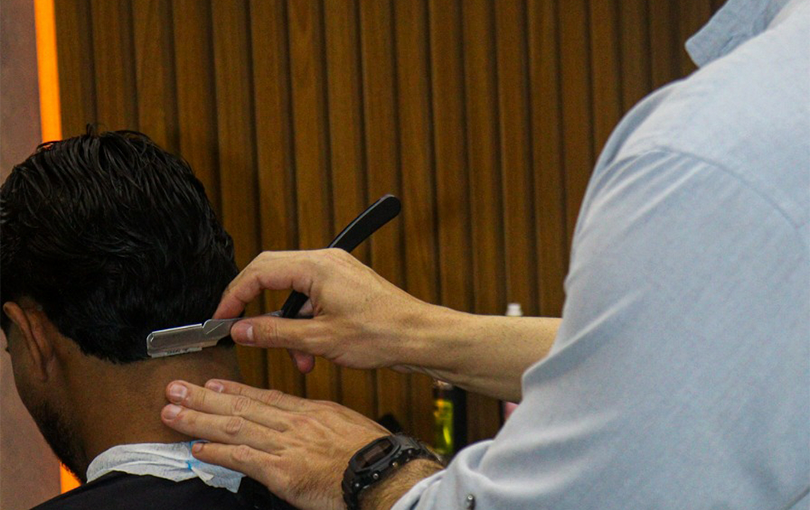 Saiba como o corte com navalha traz precisão ao estilo