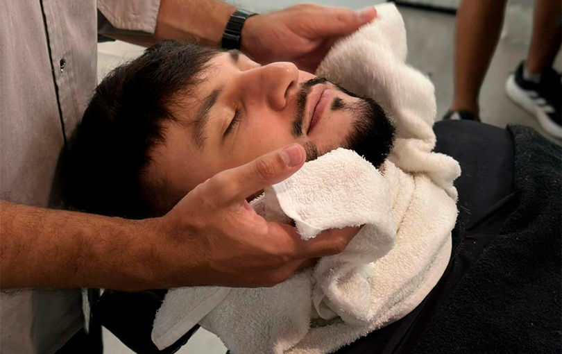 Entenda os benefícios da toalha quente para o barbear